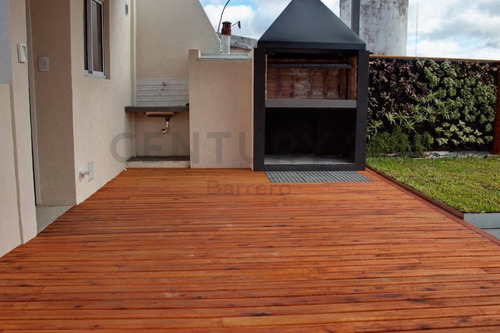 Imagen 8 de 29 de Unico Ph Reciclado A Nuevo. Tres Dormitorios. Jardin, Deck, Parrilla Y Terraza