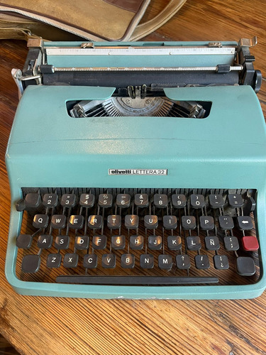 Maquina De Escribir Olivetti Lettera 32 