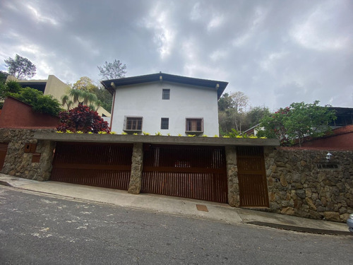 Se Vende/alquila Casa 770m²  Lomas Del Mirador 4h+s/4b/6e