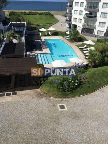 Imagen 14 de 15 de Se Vende Apartamento 2 Dormitorios Con Patio Exclusivo. Frente Al Mar