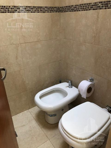 Casa 5 Ambientes En Alquiler - Club El Carmen