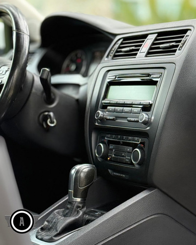 Volkswagen Jetta 2.0 Comfortline Flex 4p Automática