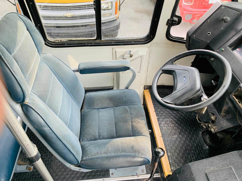 Imagen 8 de 15 de Microbus Ford Prisma Iv