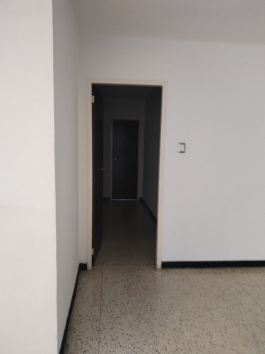 Alquilo Apartamento En Las Palmas. Desocupado 3h/2b/1p