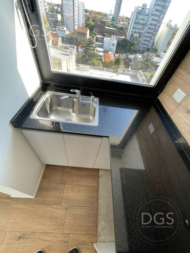 Imagen 3 de 12 de Departamento De 3 Ambientes Con Cochera Cubierta En Pleno Centro De Banfield Este