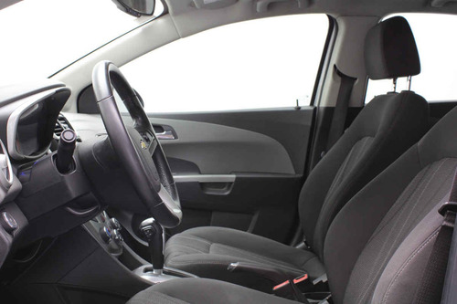 Imagen 10 de 24 de Chevrolet Sonic 2017 4p Premier L4/1.6 Aut