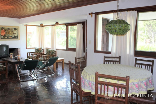 Imagen 2 de 17 de Casa En Pinares, 2 Dormitorios Más Casa De Huéspedes