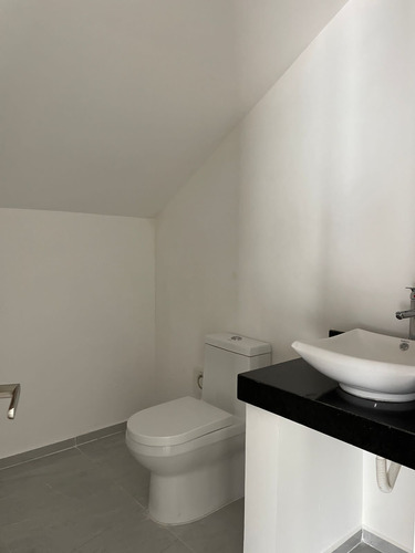 Casa En Venta En Dzityá Mérida, De Dos Plantas Con 4 Habitaciones Y Alberca