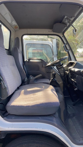 Imagen 10 de 12 de Isuzu Elf 100 2016