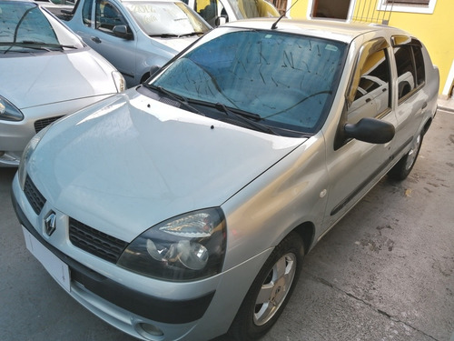 Renault Clio Sedan 1.6 Privilege 2003