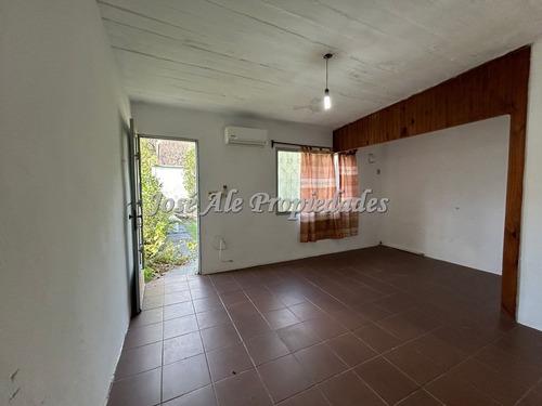 En Venta Casa A Metros De La Rambla Costanera, Colonia