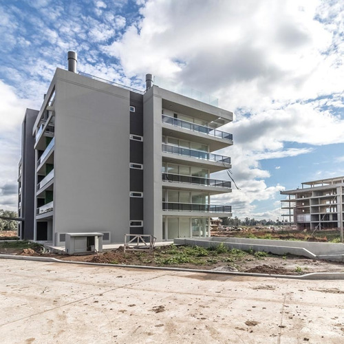 Imperdible Alquiler En Pilar Departamento 2 Amb. Con Balcón Y Vista A Jardines Complejo Luciérnagas