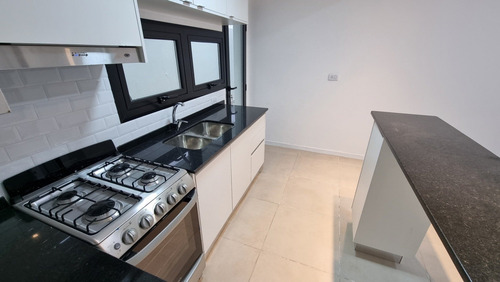 Imagen 4 de 16 de En Venta. Ph De 3 Ambientes Totalmente Reciclado. Zona Güemes.