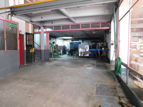 Imagen 2 de 14 de Venta Excelente Galpón Industrial Villa Gral Mitre!