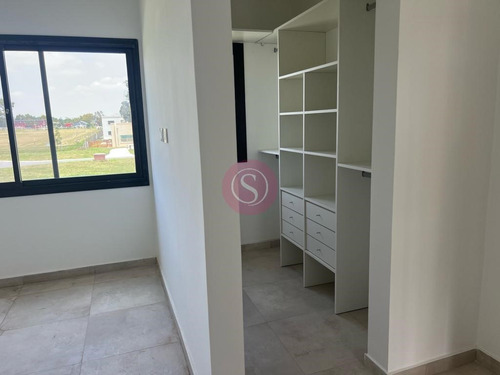 Casa En Venta En Santo Tomas, Pilar, G.b.a. Zona Norte