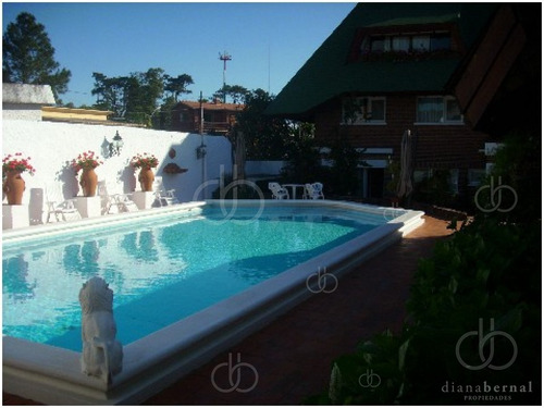Imagen 2 de 28 de Oportunidad En Playa Mansa, Casa De 5 Dorm Y Pisicina.