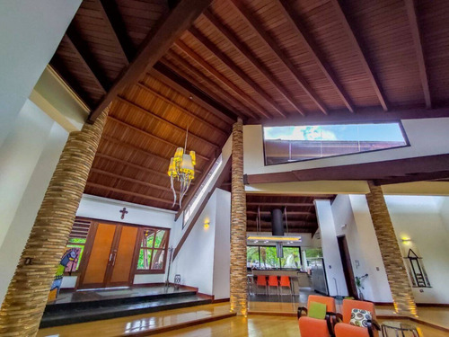 Hortiz Espectacular Casa De Lujo En Venta En El Solar, Guataparo, Planta 100% Y Pozo De Agua, Piscina, Arquitectura Moderna, Pisos Y Techos De Madera. Mini Fincas El Solar,264435