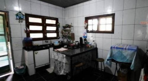 Imagem 12 de 15 de Chácara Em Condomínio No Bairro Parque Serra Mar, Em Peruíbe, Localizada No Lado Serra. Possui Piscina, Churrasqueira, Cozinha Caipira, Forno À Lenha, Campo De Futebol, Playground
