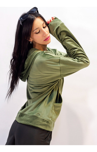 Campera Plush Con Capucha Bolsillos Liviana Invierno