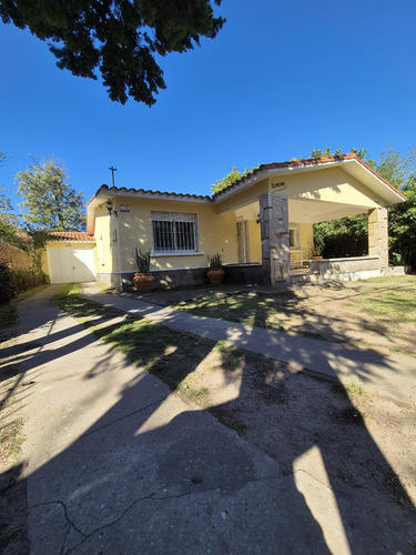 Chalet Colonial En Venta Centro De Atlántida