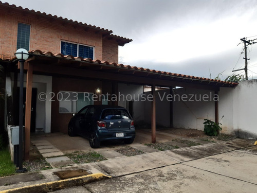 Casa Ideal Para Ti Y Tu Familia, Ubicada Dentro De Un Hermoso Conjunto Urbanistico, Rodeado De Montañas