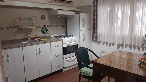 Dpto. De 2 Ambientes Amplios, Con Gran Jardin Y Privacidad.