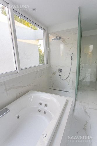 Imagen 22 de 26 de Exclusiva Casa Con Vista Al Lago Y Cancha De Golf. En El Golf Nordelta