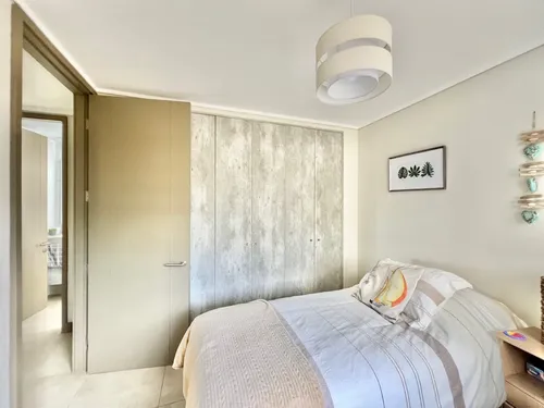 Excelente Departamento En Primer Piso Con Jardín En Marbella