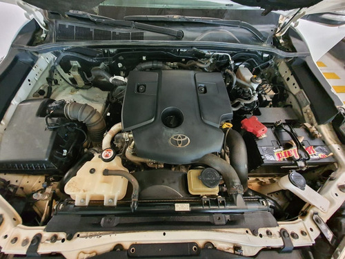Toyota Hilux 147 Hp Dc 2.4 4x4 Die 2018 Egv914