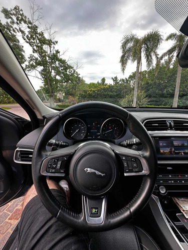 Jaguar XE 2.0 R-sport 240cv