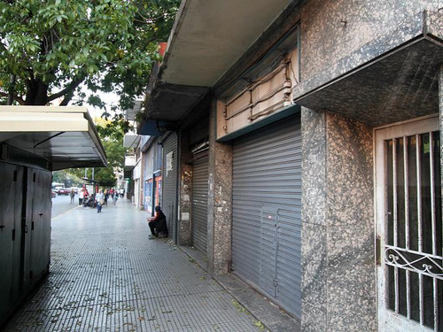 Flores, Sobre Rivadavia Con Salida A 2 Calles