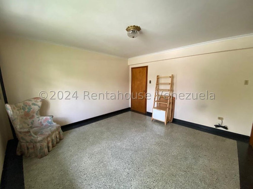 Extraordinaria Planta Alta Con Excelente Ubicación En La Floresta. Mls # 25-3270 Lp