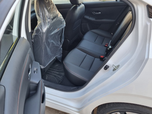 Imagen 14 de 15 de Nissan Sentra 2.0 Sr