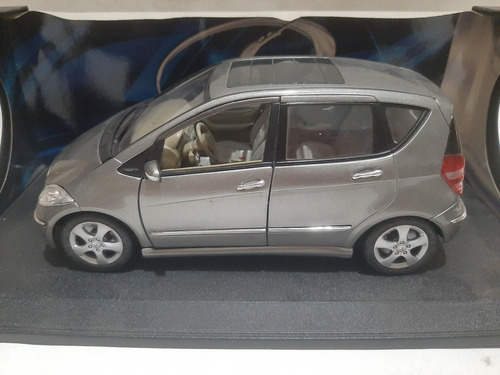 Auto A Escala 1/18 Mercedes Benz A Class Maisto (Usado)