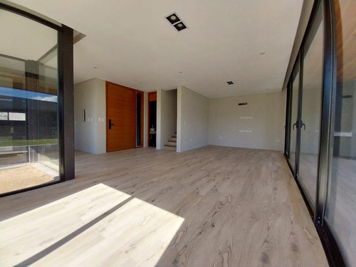Espectacular Casa En Venta En Alto Verde 3, Yerba Buena