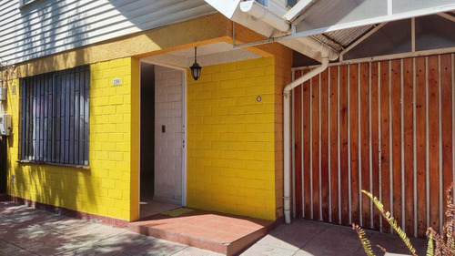 Casa Con 2 Niveles De 4d, 2b, Quilpué (78719)
