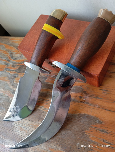 Cuchillo Antiguo Curvo Y Machete Corto Acero Negro Pulido Es Marrón (Usado)