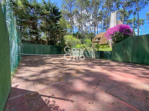 Cabaña De 3 Dormitorios Y Parrillero Techado En Pinares, Punta Del Este.- Ref: 23668