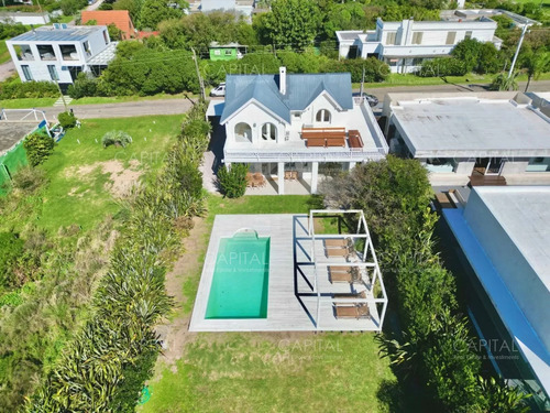 Casa En Venta En Pueblo De José Ignacio 3 Dormitorios Y Dependencia Con Vista Al Mar