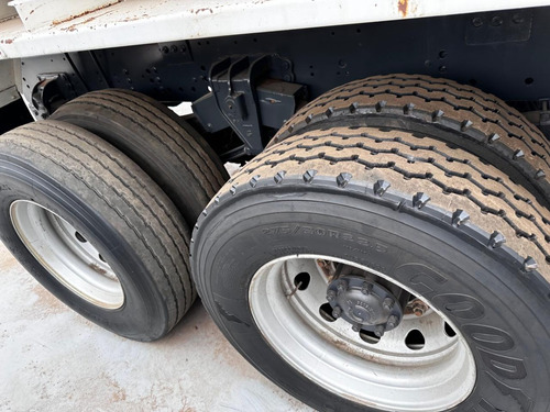 Iveco Tector Cacamba Basculante