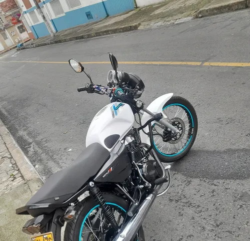 Vendo Moto Modelo 2024 Con 13.000 Kilómetros Unico Dueño