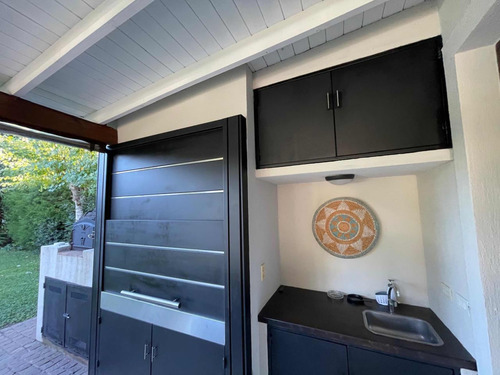 Casa Saint Matthews Pilar Estilo Campo En Una Planta