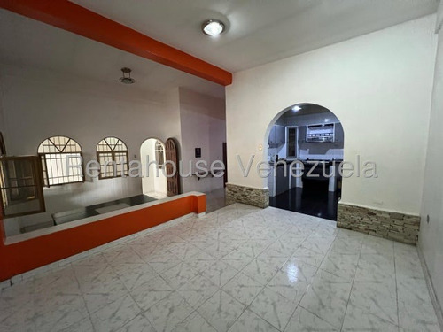 Casa En Venta Urb. Piñonal #25-17208 Rm