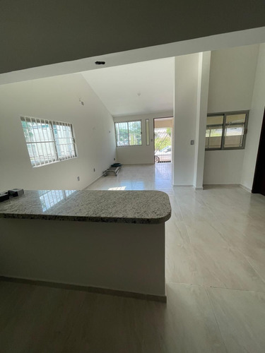 Casa De Un Piso, Esquina, En Col. Graciano Sánchez, Boca Del Río, Veracruz