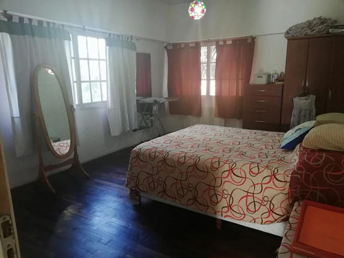 Casa En Venta - 4 Dormitorios 3 Baños - Cochera - 2.200mts2 - Florencio Varela