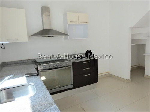 Casa De 3 Recamaras Con Baño Cada Una, Renta - Zibata | Ml