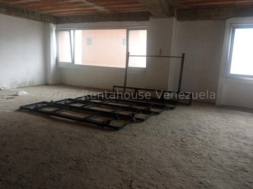 Oficina En Alquiler En Los Dos Caminos Mls #24-5776