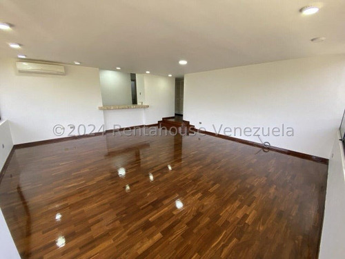 Espectacular Apartamento Con Bella Vista Panorámica En La Tahona. #25-15992