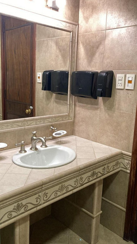 Destacada Vivienda, 5 Dormitorios En Ciudad De Mza