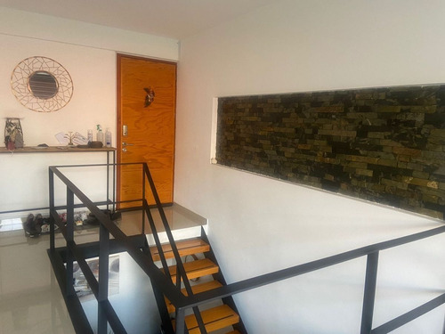 Imagen 2 de 13 de Excelente Garden House De Dos Niveles En Venta Con 2 Cajones